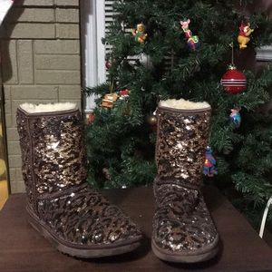 Hard to find, Leopard/Silver genuine Uggs size 8
